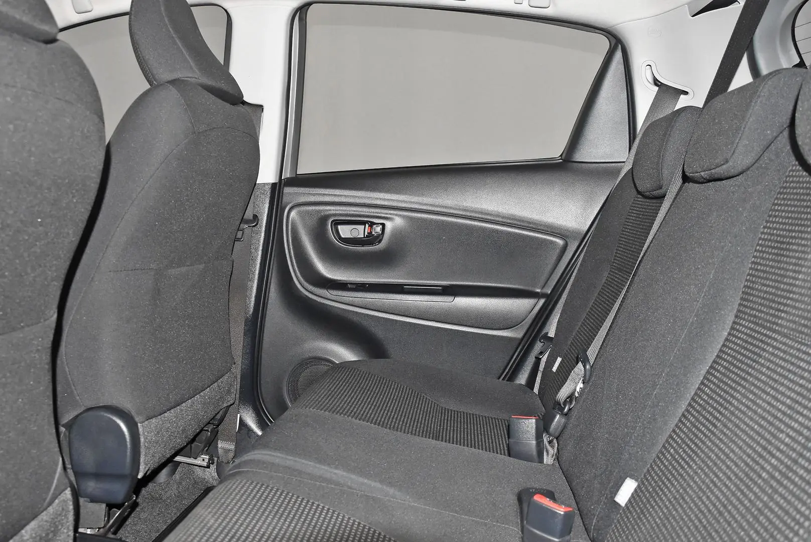 2018 Toyota Yaris Gallery Image 18