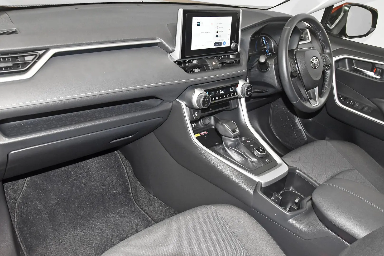 2024 Toyota RAV4 Gallery Image 17