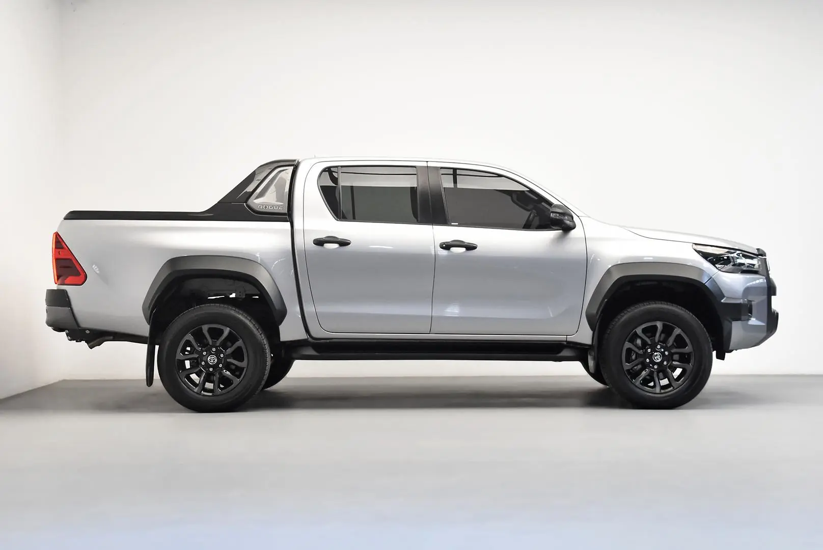 2022 Toyota Hilux Gallery Image 3