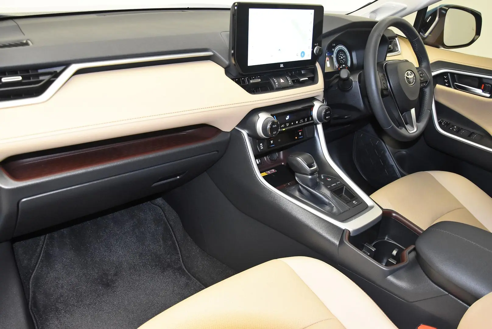 2024 Toyota RAV4 Gallery Image 17