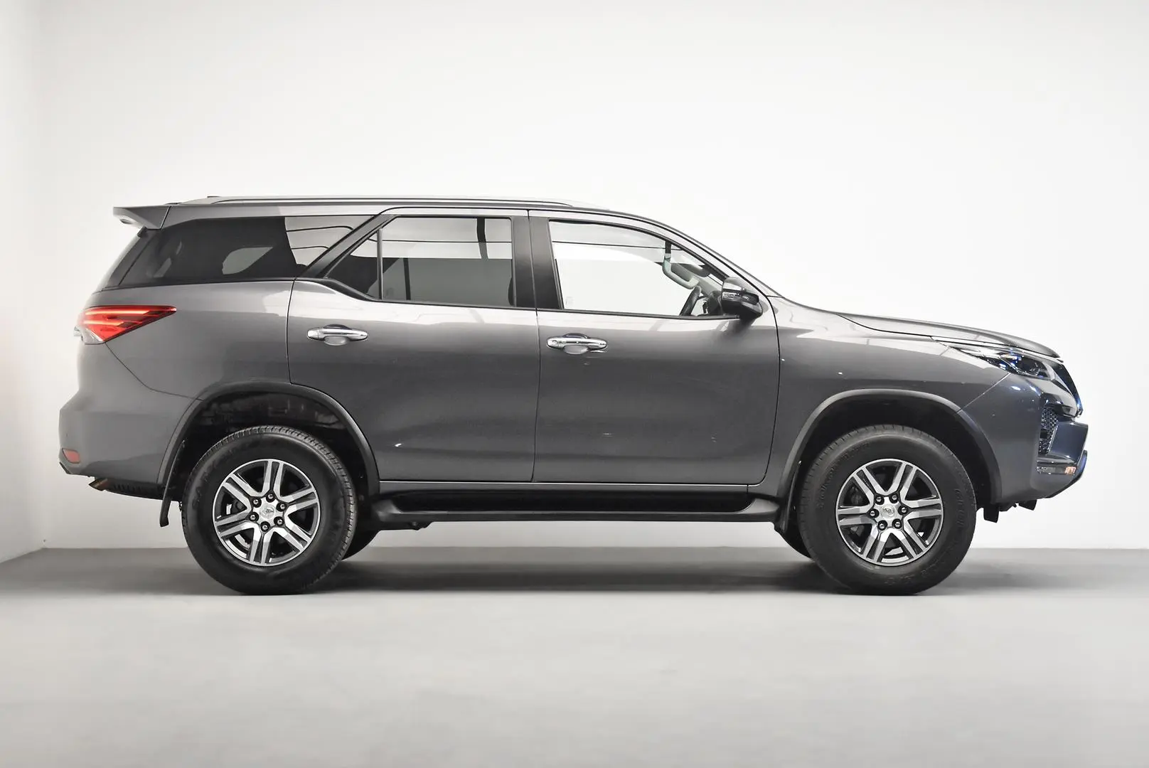 2023 Toyota Fortuner Gallery Image 3