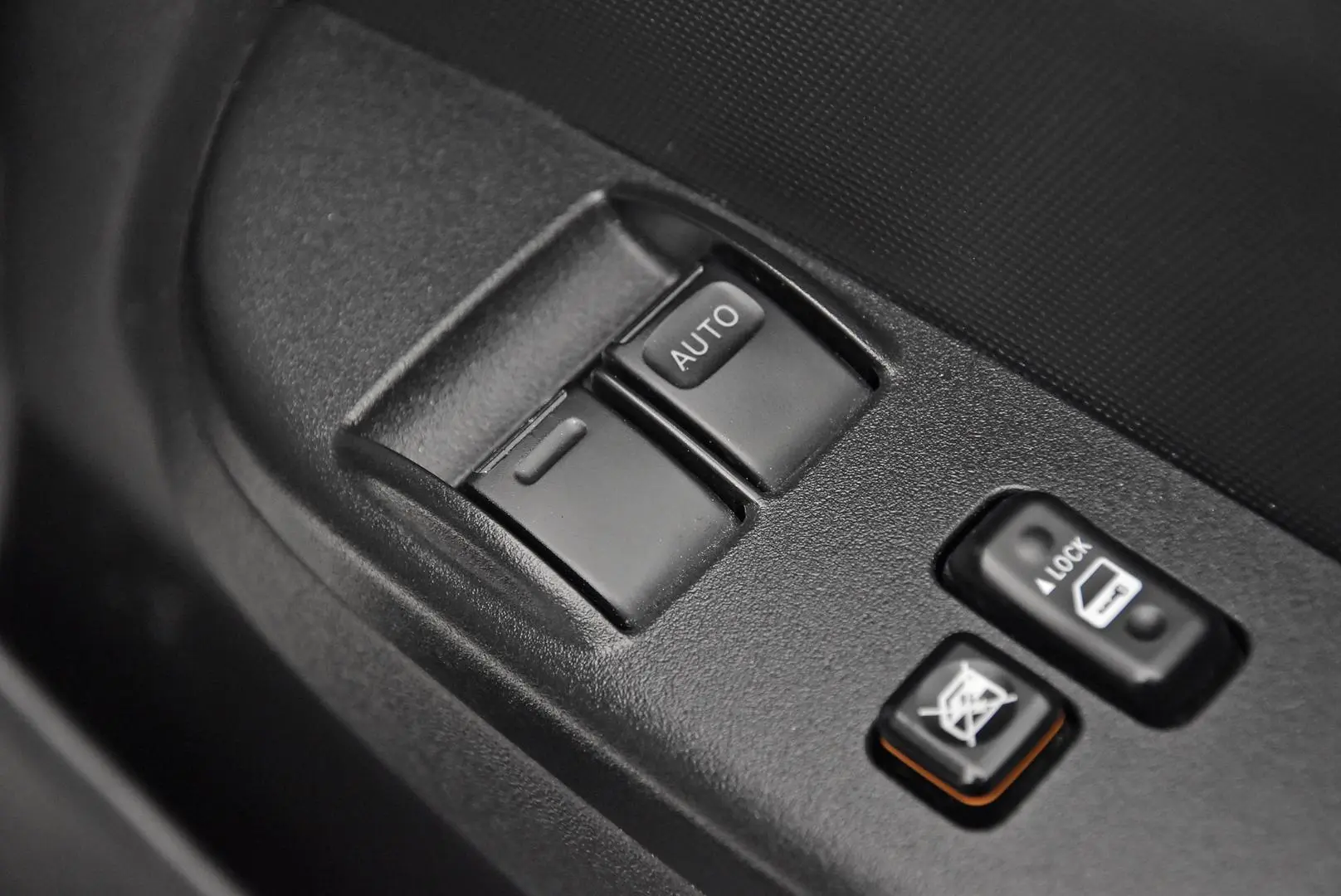 2017 Toyota Hiace Gallery Image 10