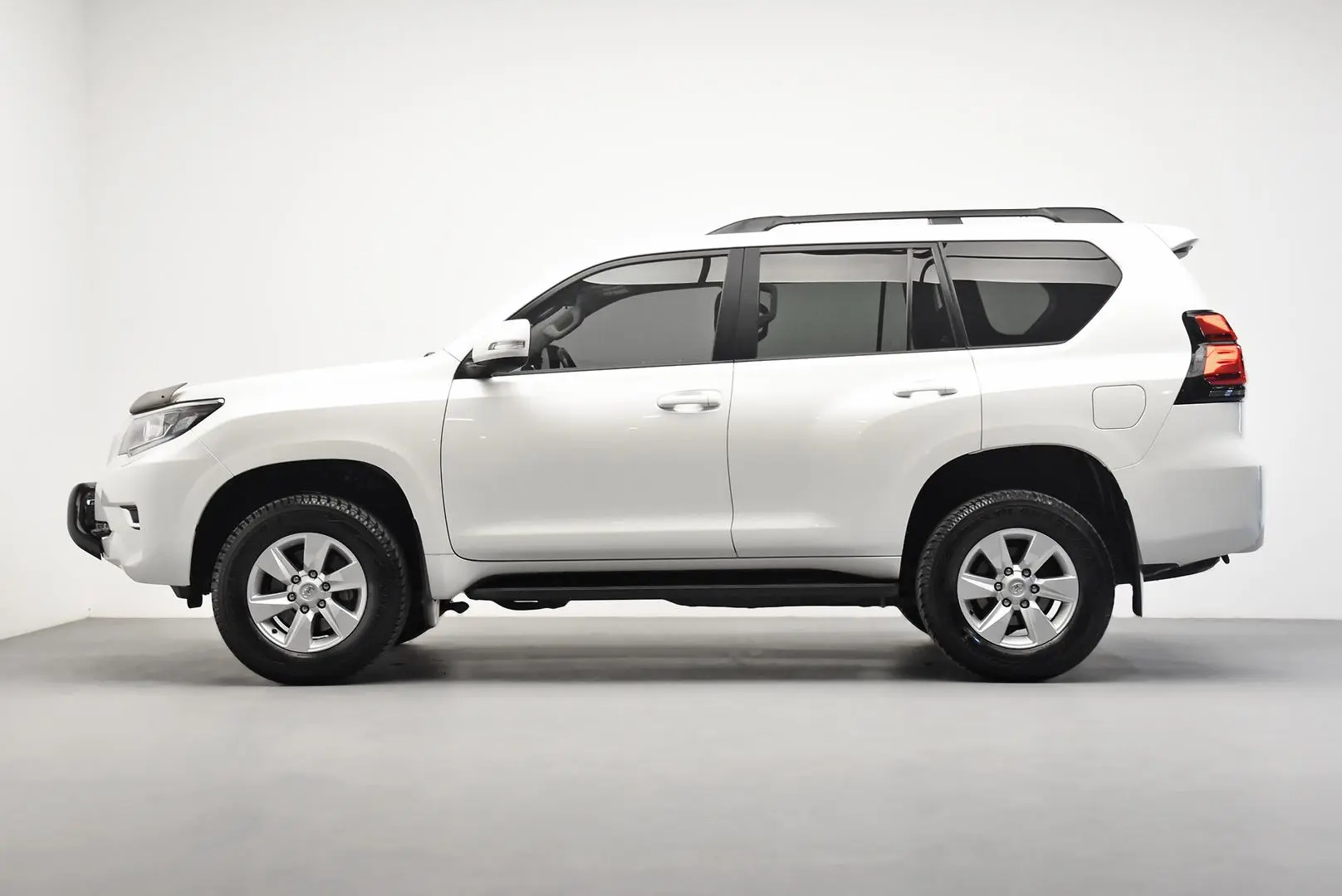 2020 Toyota Landcruiser Prado Gallery Image 3