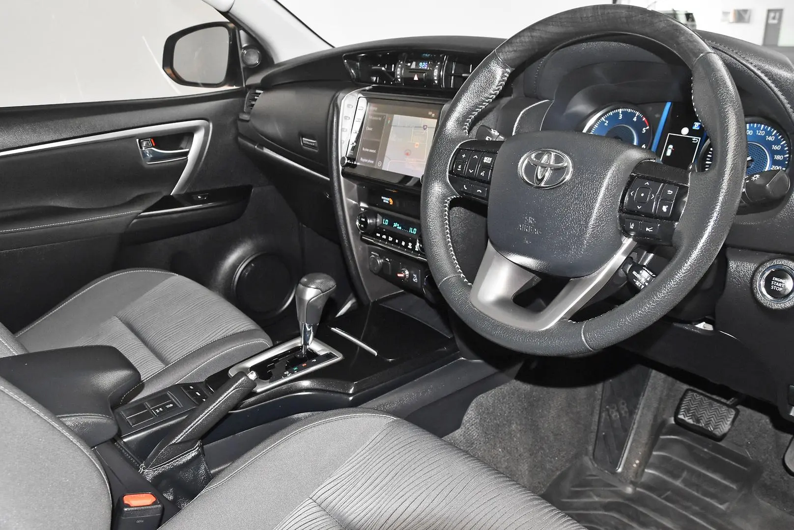 2022 Toyota Fortuner Gallery Image 7