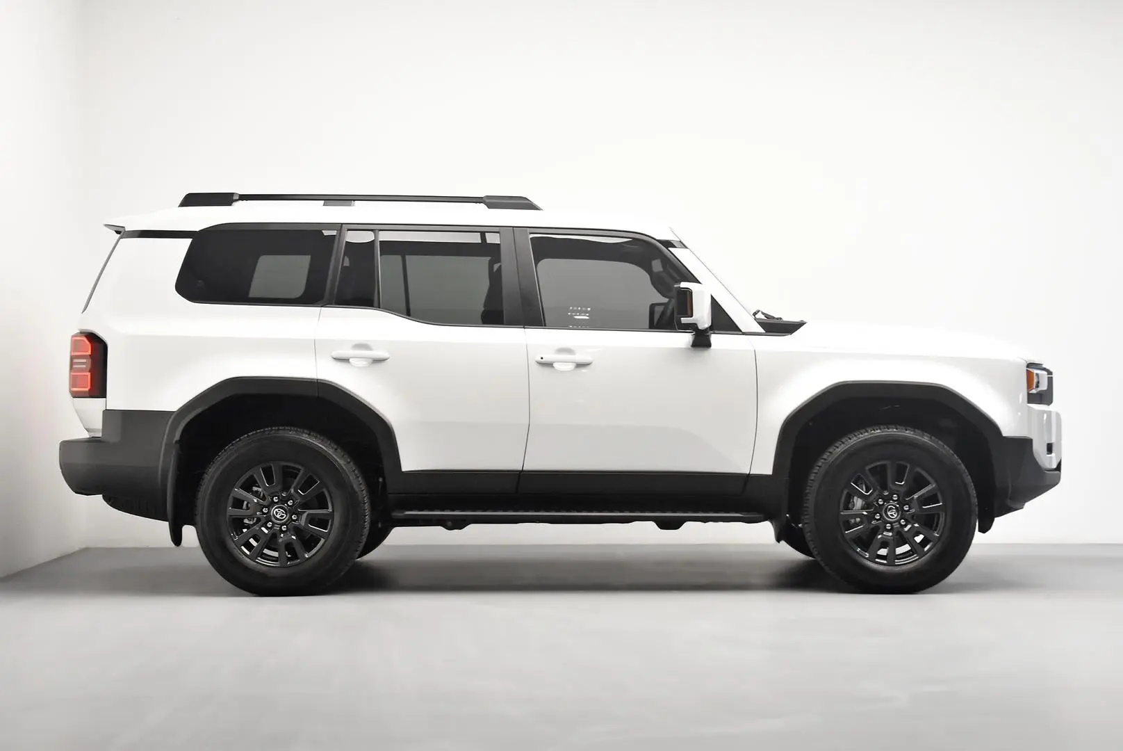 2024 Toyota Landcruiser Prado Gallery Image 3