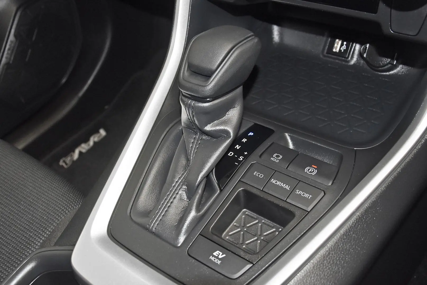 2025 Toyota RAV4 Gallery Image 14