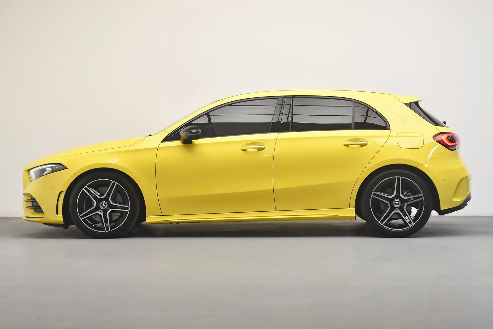2020 Mercedes-Benz A-Class Gallery Image 4