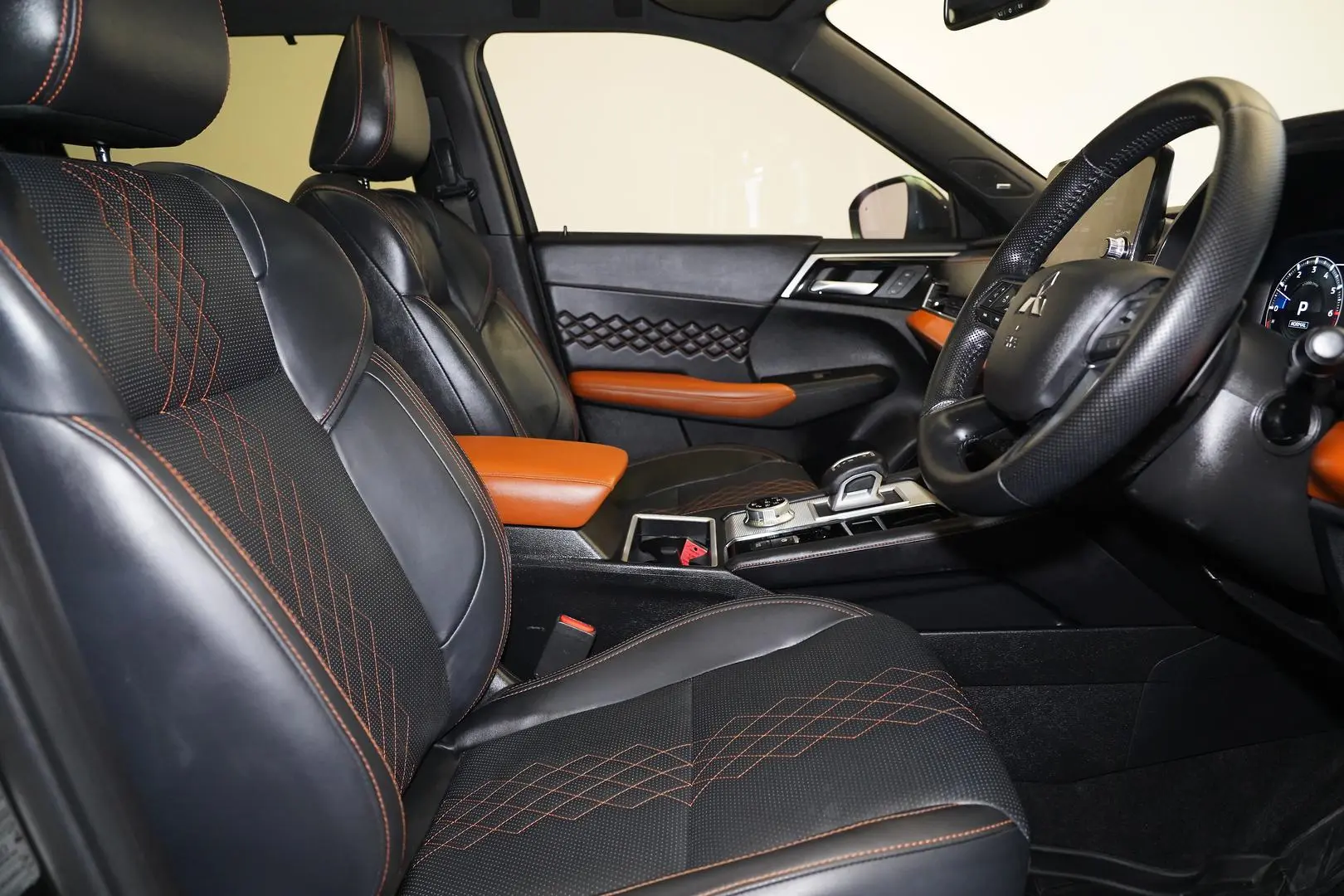 2023 Mitsubishi Outlander Gallery Image 23