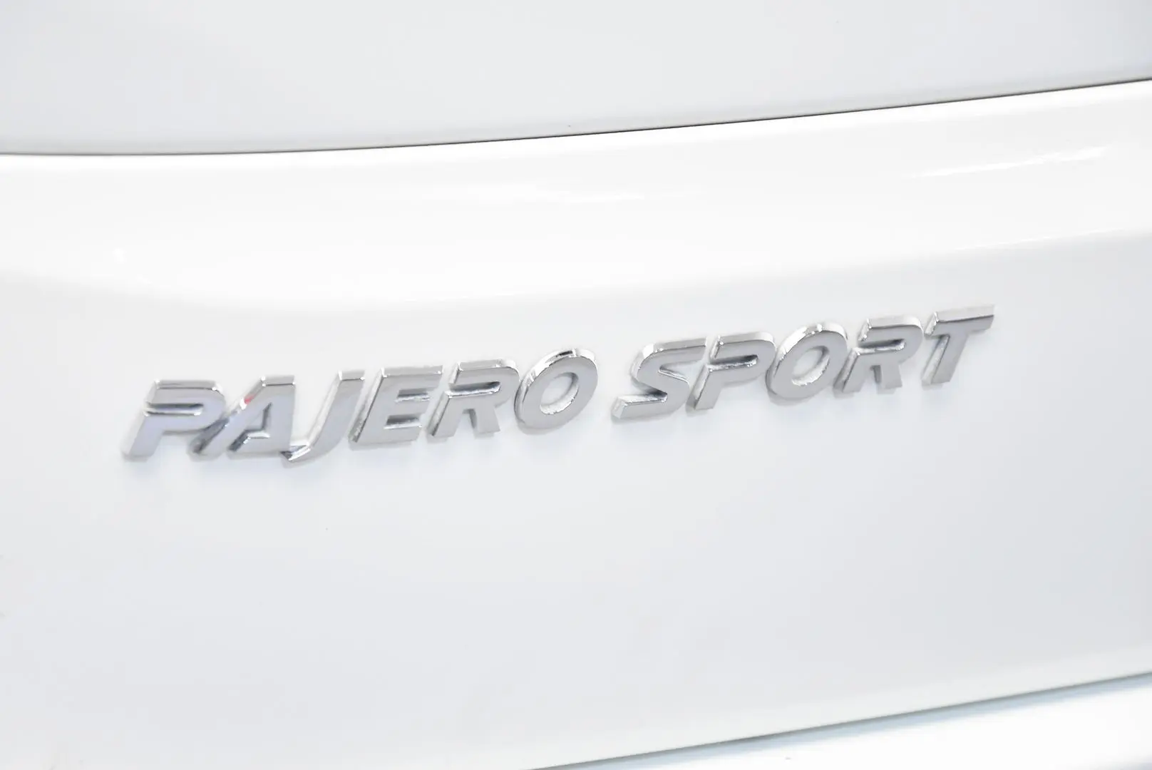 2018 Mitsubishi Pajero Sport Gallery Image 7