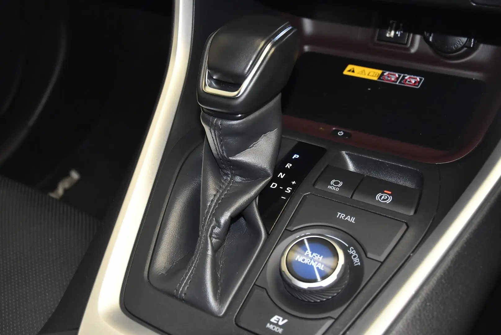 2024 Toyota RAV4 Gallery Image 14