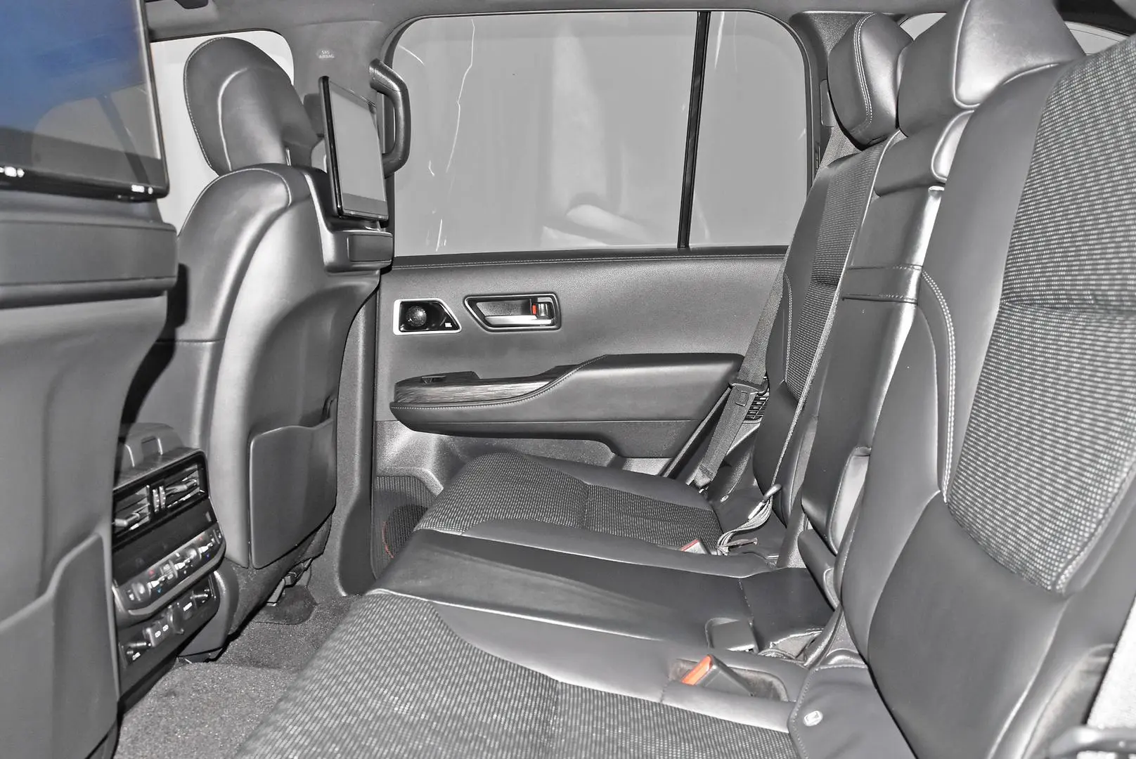 2024 Toyota Landcruiser Gallery Image 18