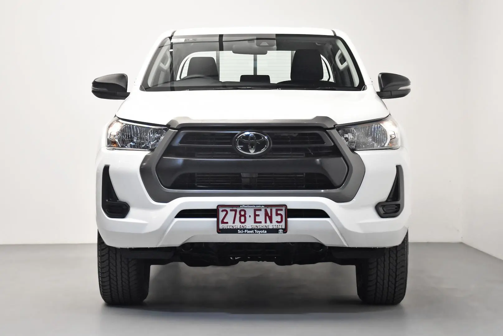 2022 Toyota Hilux Gallery Image 2