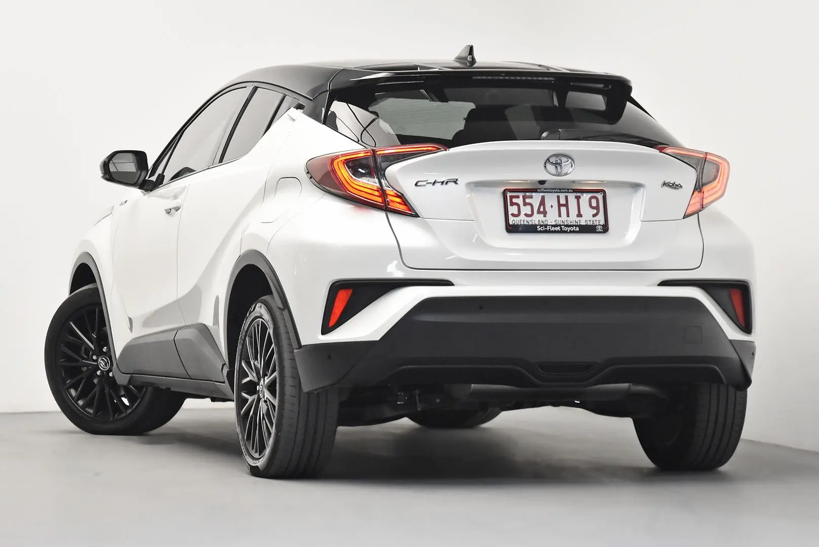 2018 Toyota C-HR Gallery Image 5