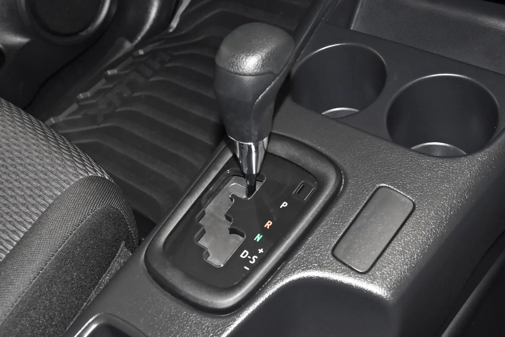 2024 Toyota Hilux Gallery Image 13