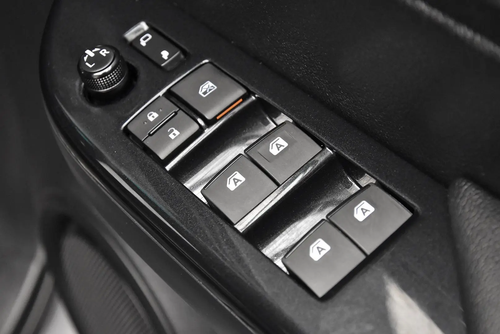 2024 Toyota Hilux Gallery Image 9