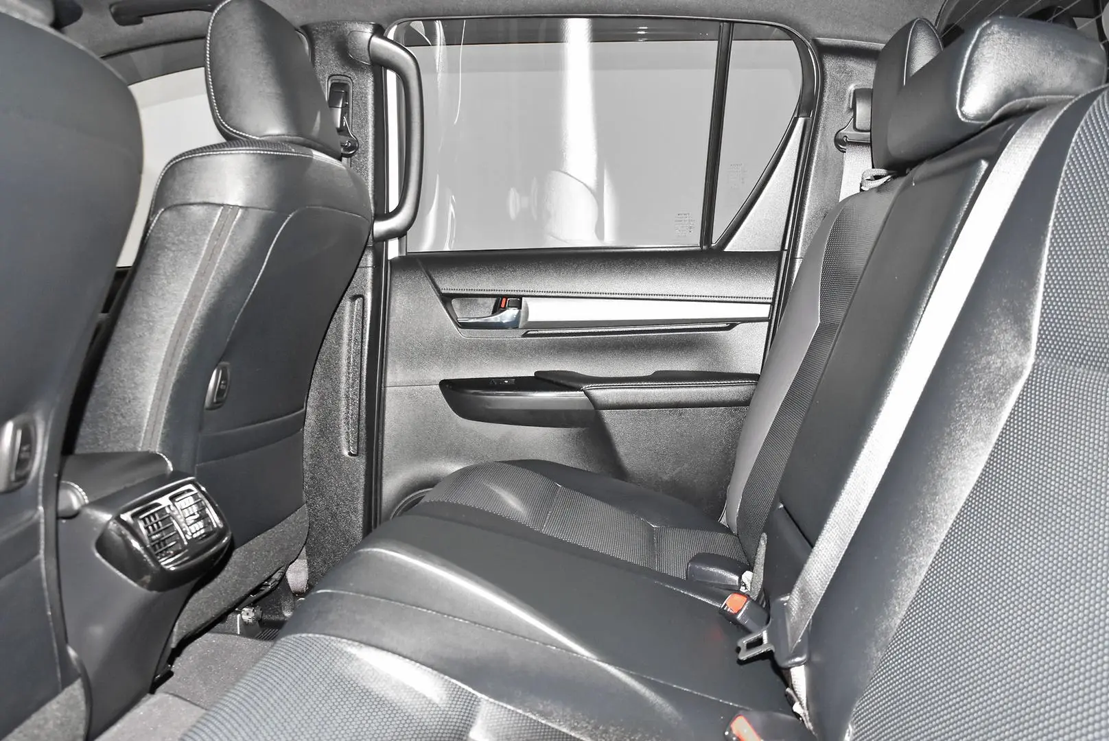 2023 Toyota Hilux Gallery Image 19