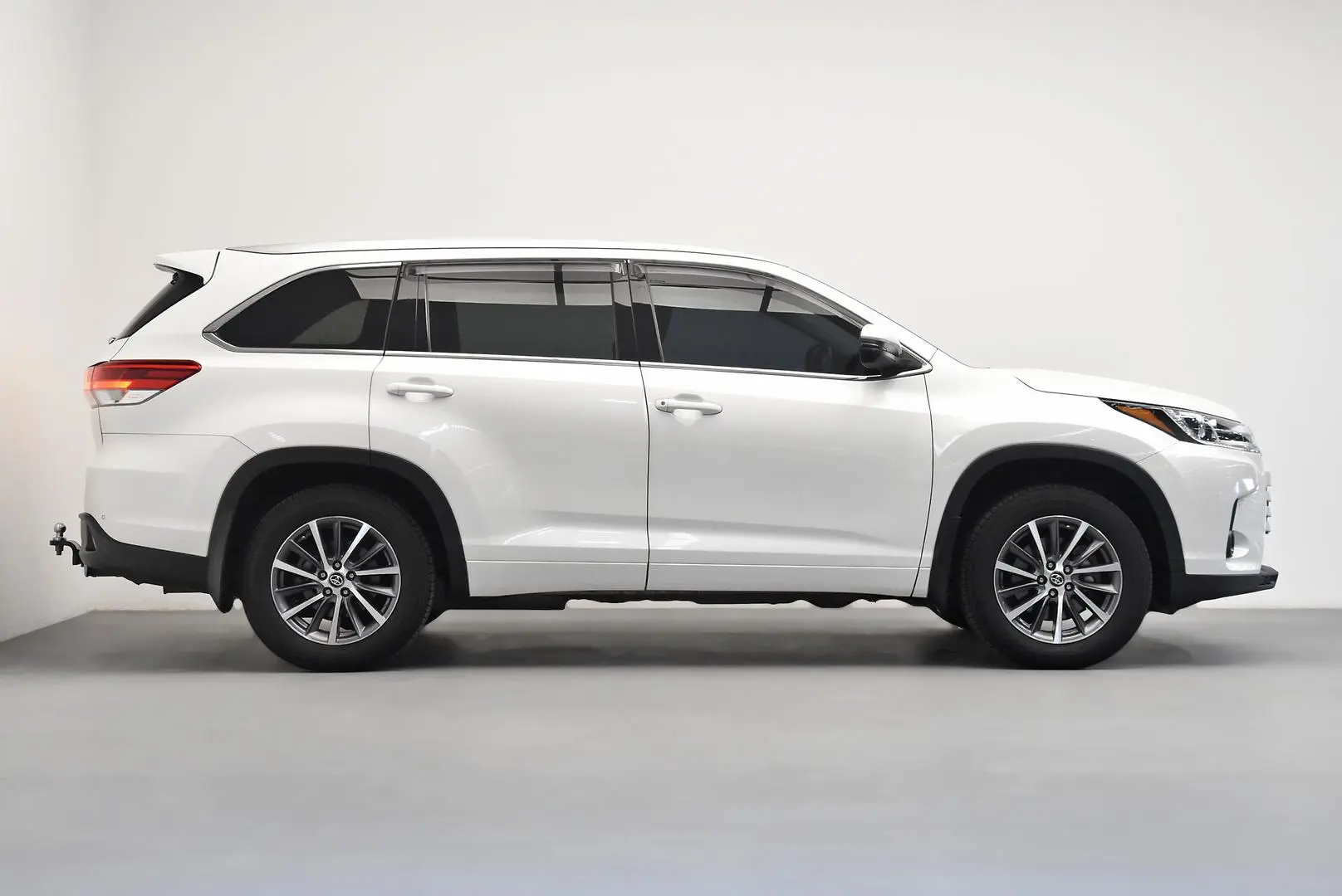 2019 Toyota Kluger Gallery Image 3