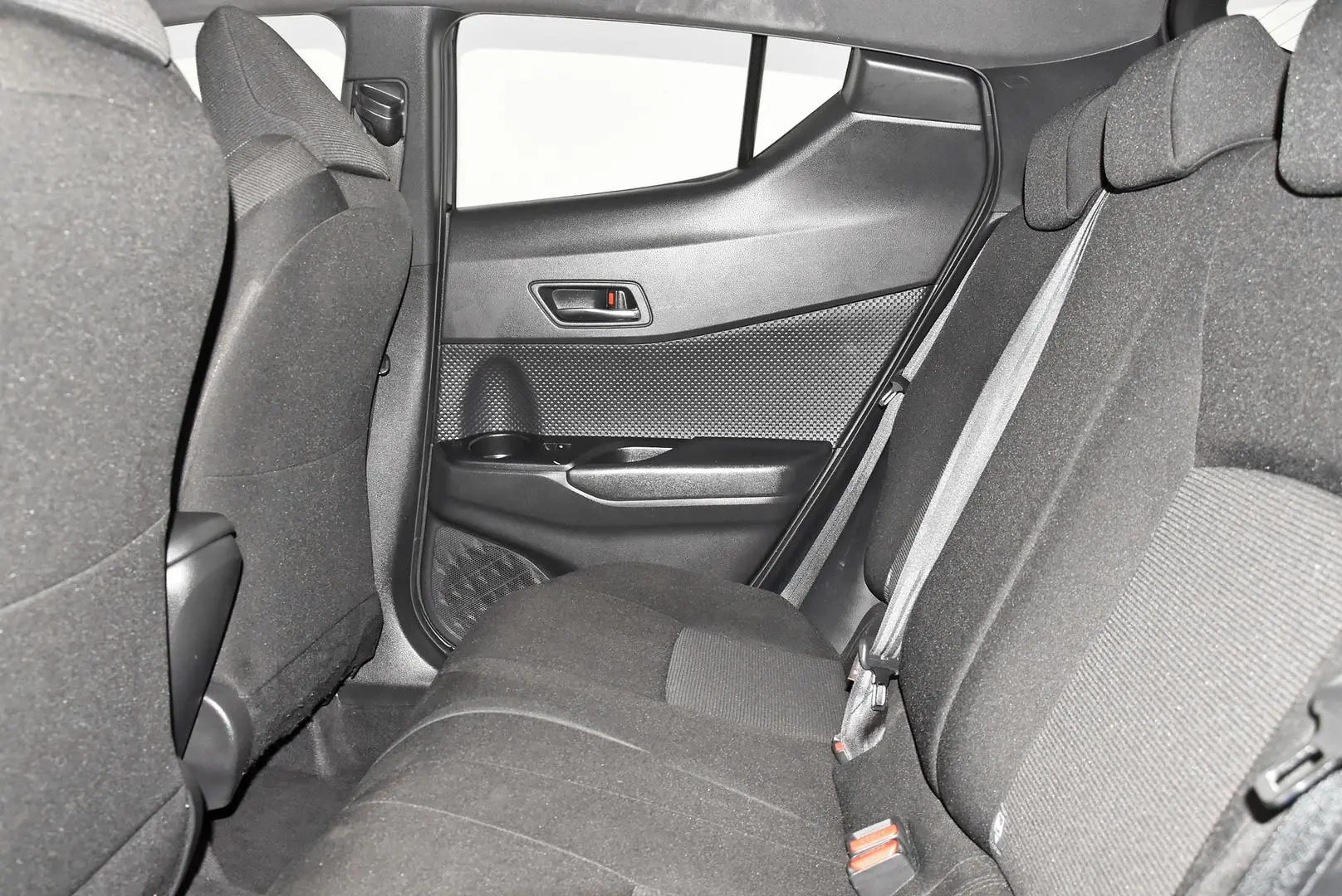 2018 Toyota C-HR Gallery Image 18