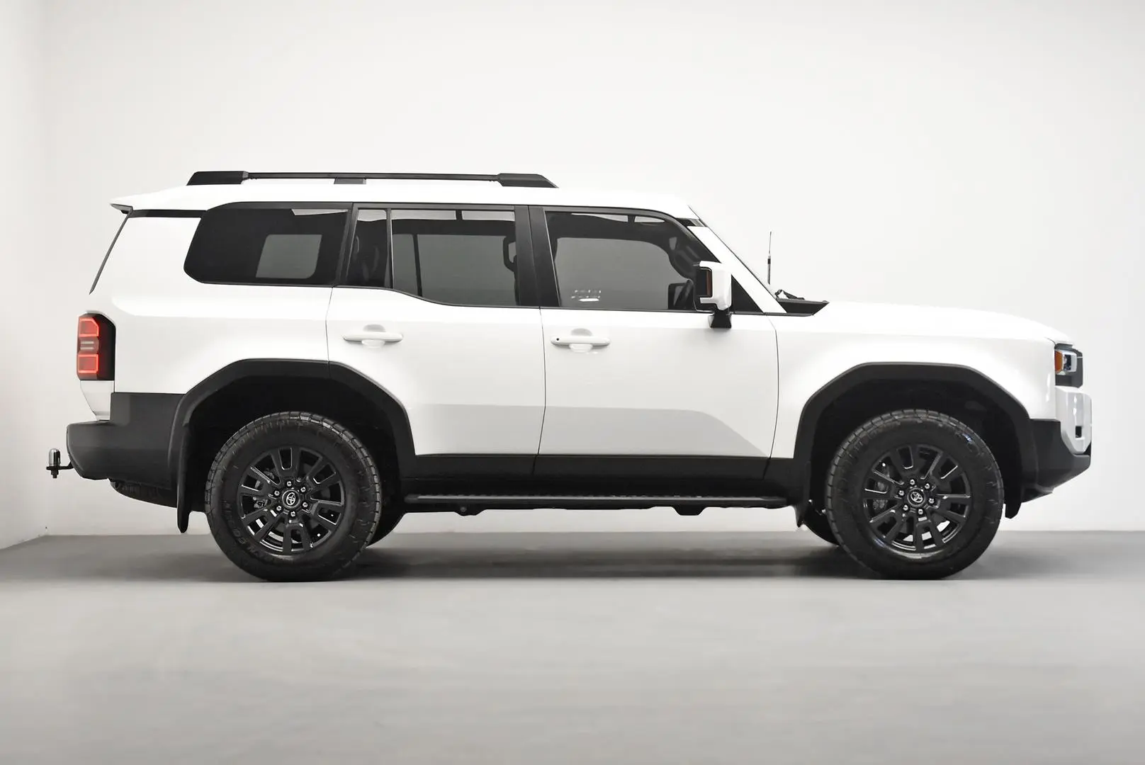 2025 Toyota Landcruiser Prado Gallery Image 3