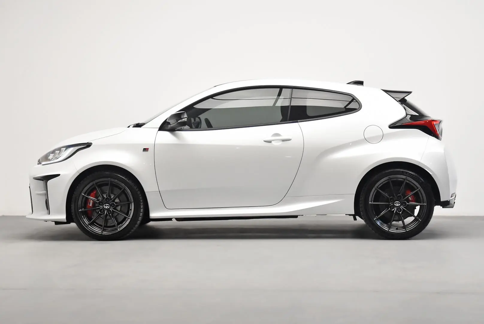 2022 Toyota Yaris Gallery Image 4