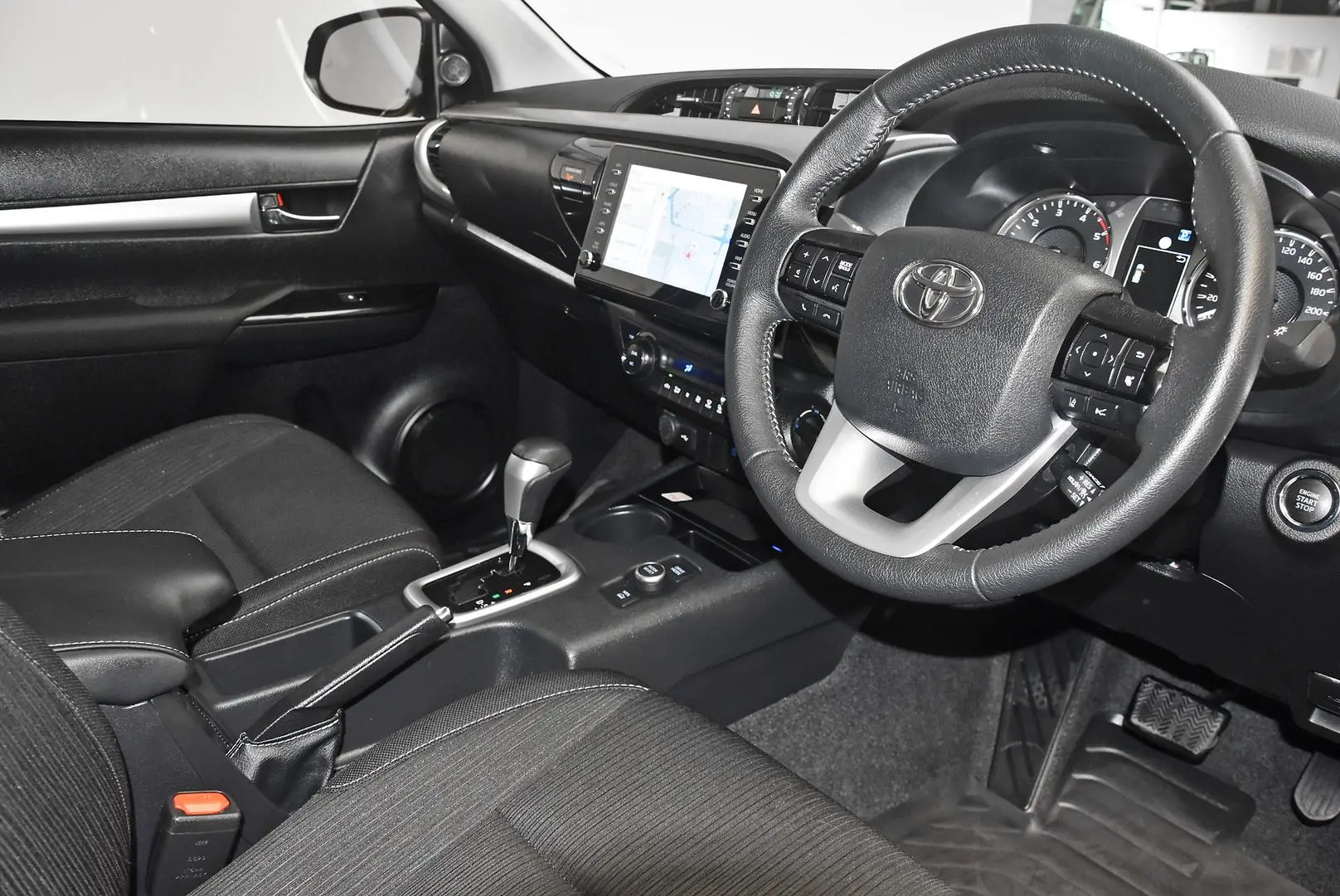 2025 Toyota Hilux Gallery Image 8