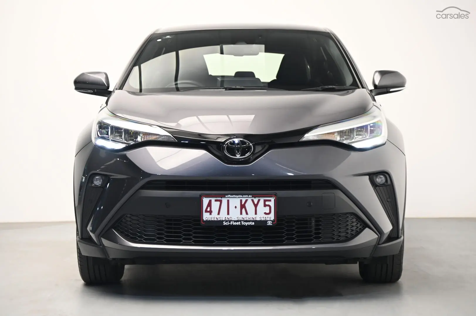 2022 Toyota C-HR Image 2