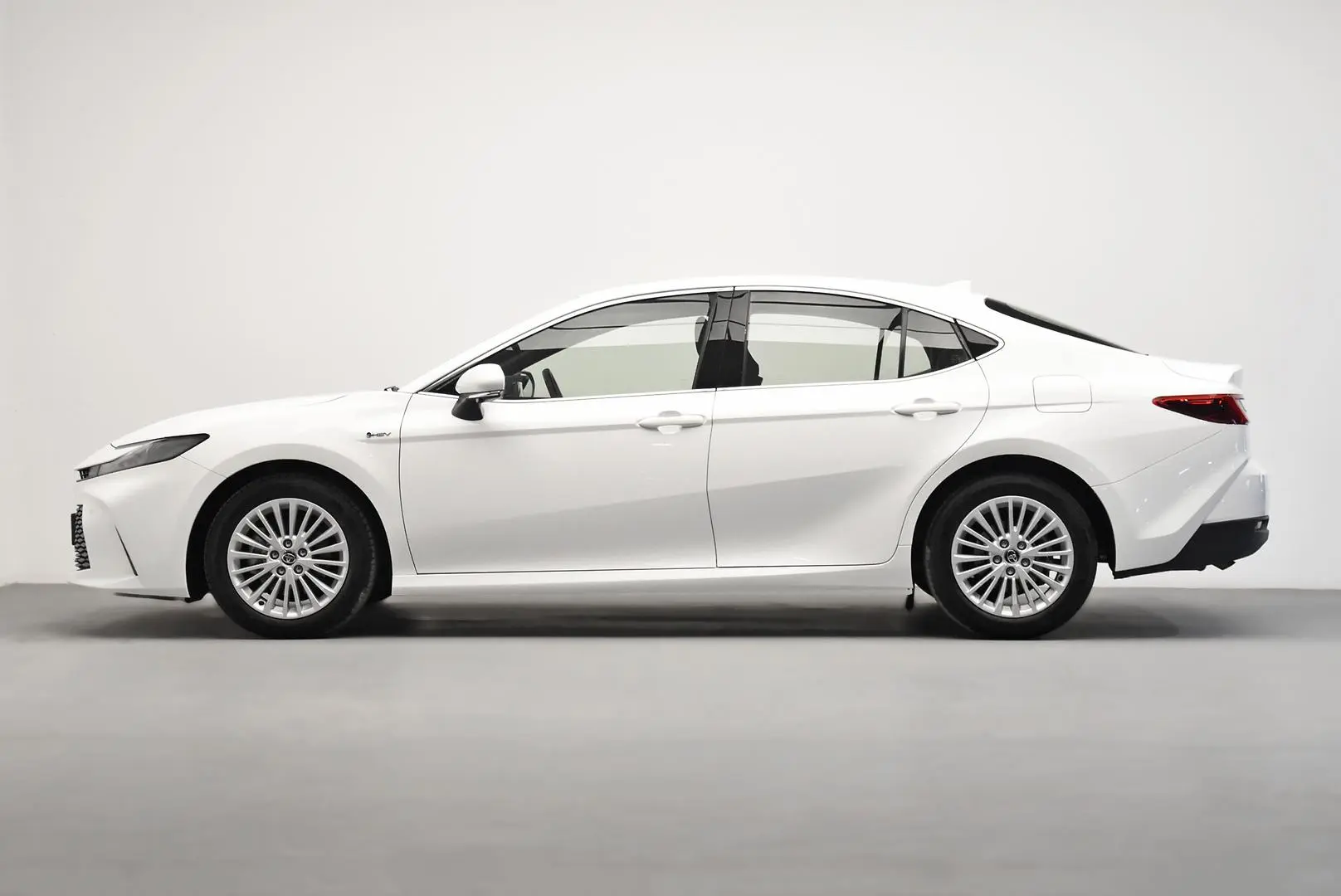 2024 Toyota Camry Gallery Image 4