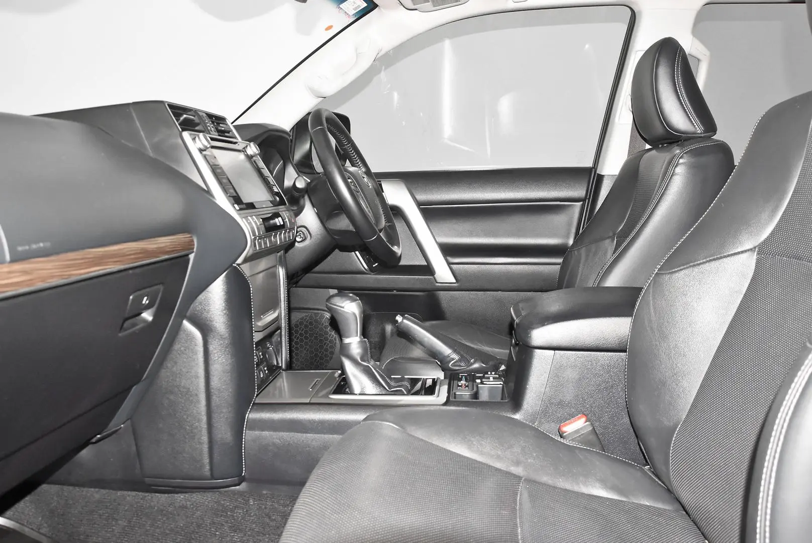 2019 Toyota Landcruiser Prado Gallery Image 16