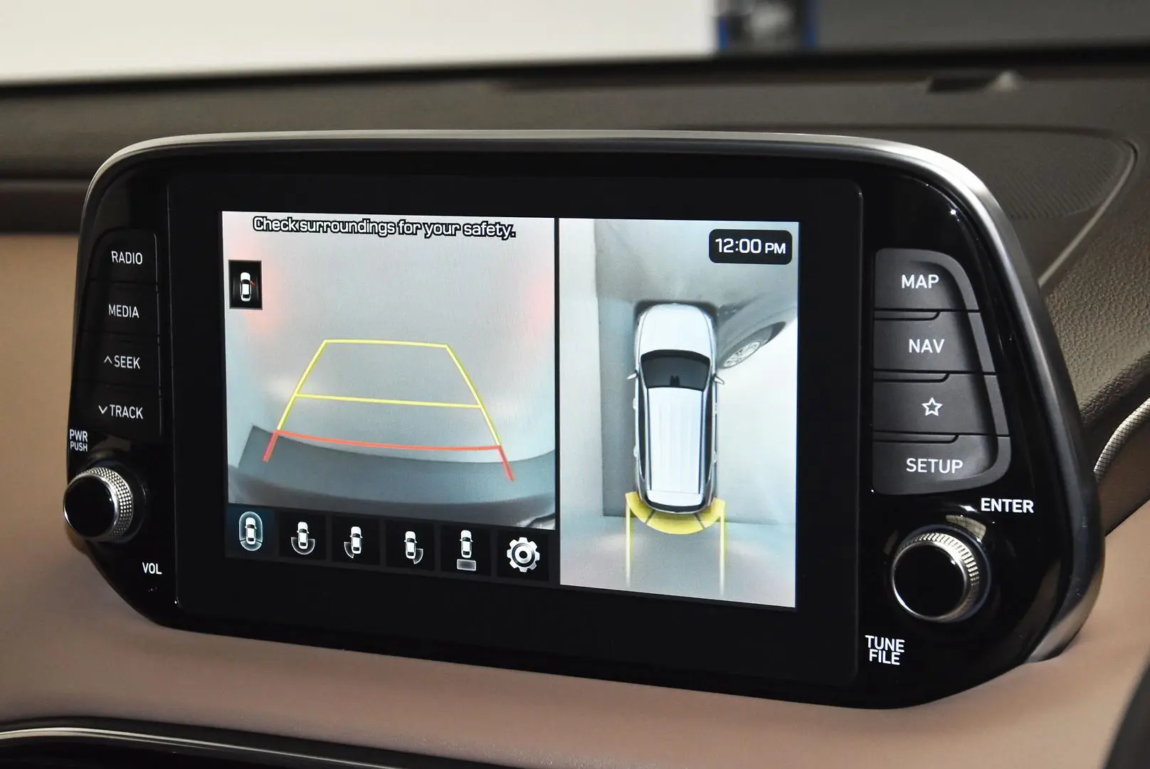 2018 Hyundai Santa Fe Gallery Image 12