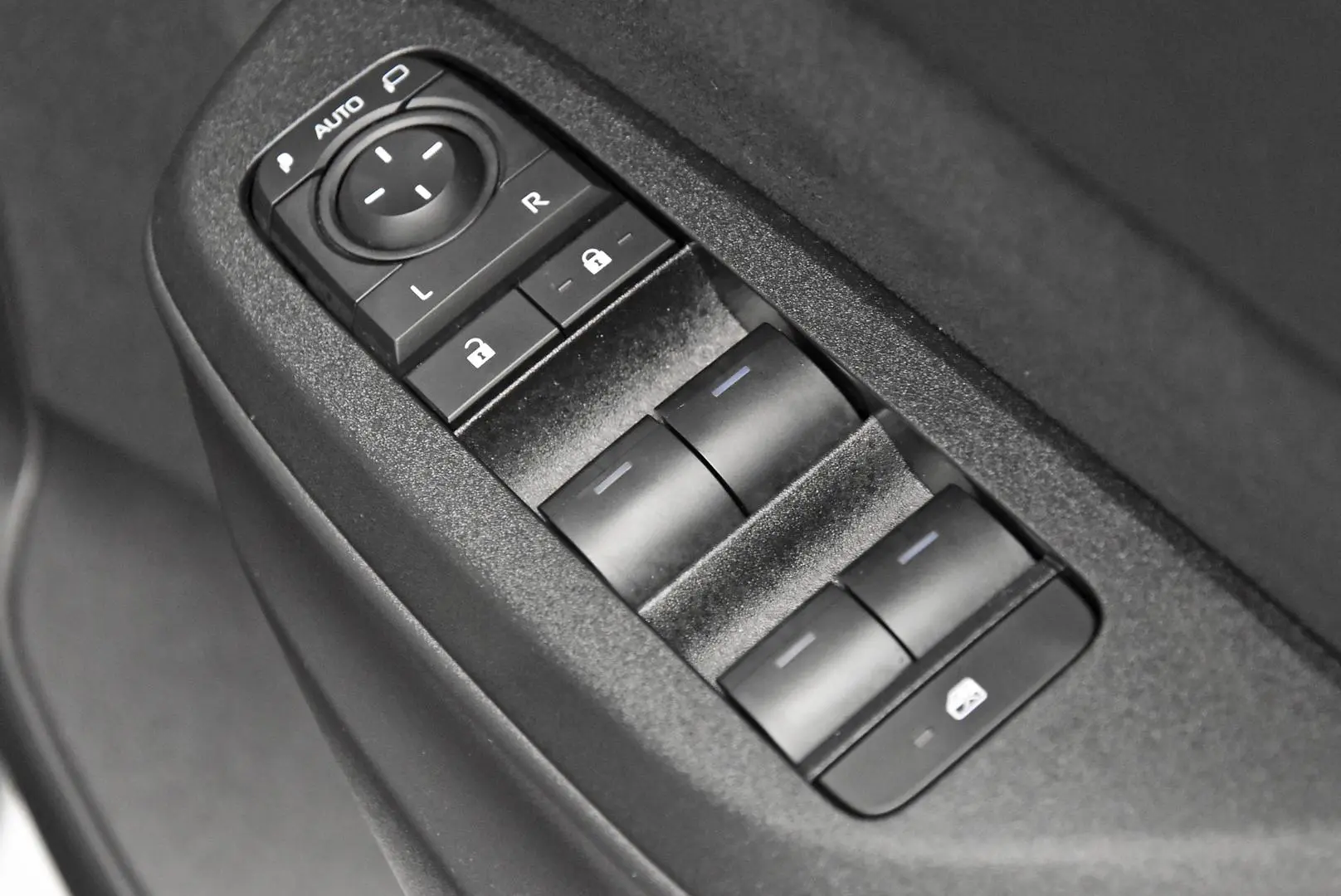 2025 Toyota Yaris Cross Gallery Image 10