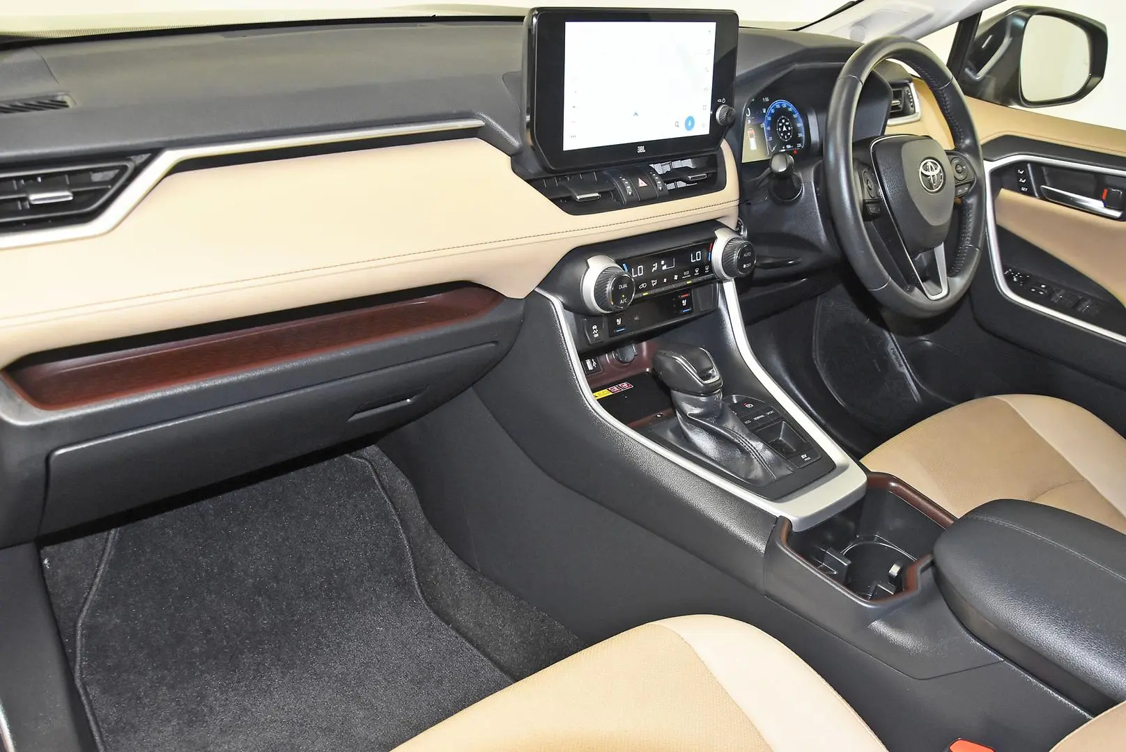 2024 Toyota RAV4 Gallery Image 17