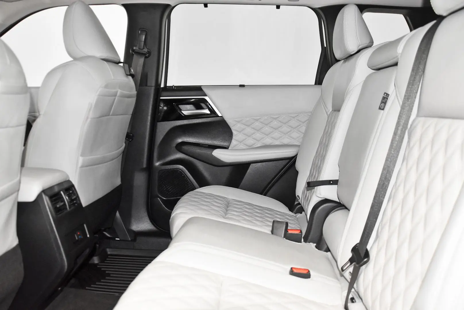 2022 Mitsubishi Outlander Gallery Image 20