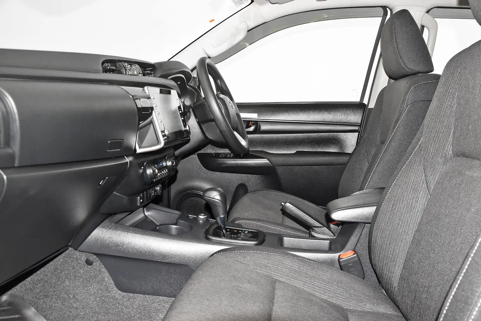 2025 Toyota Hilux Gallery Image 18