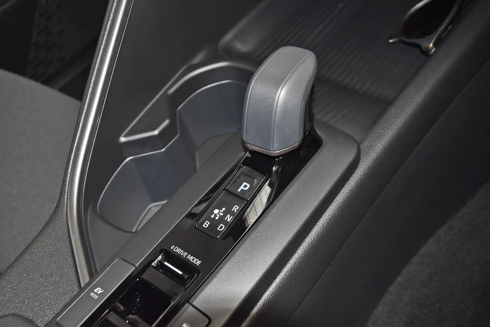 2025 Toyota C-HR Gallery Image 13