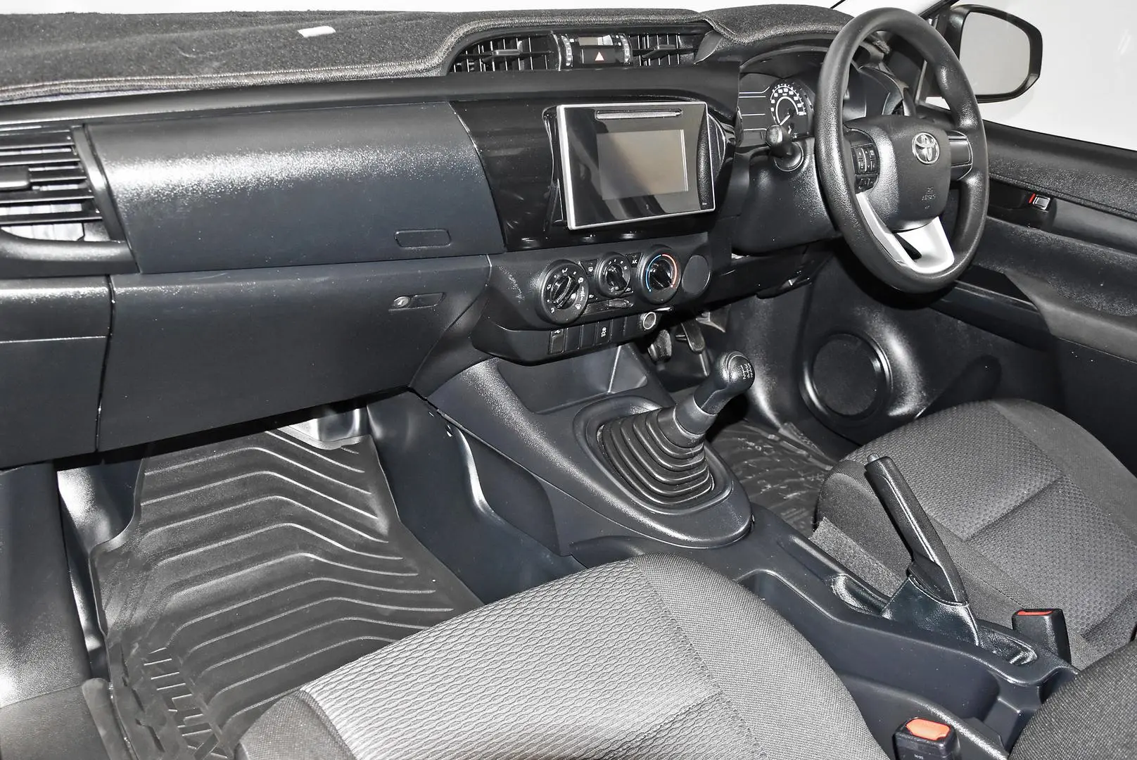 2018 Toyota Hilux Gallery Image 14