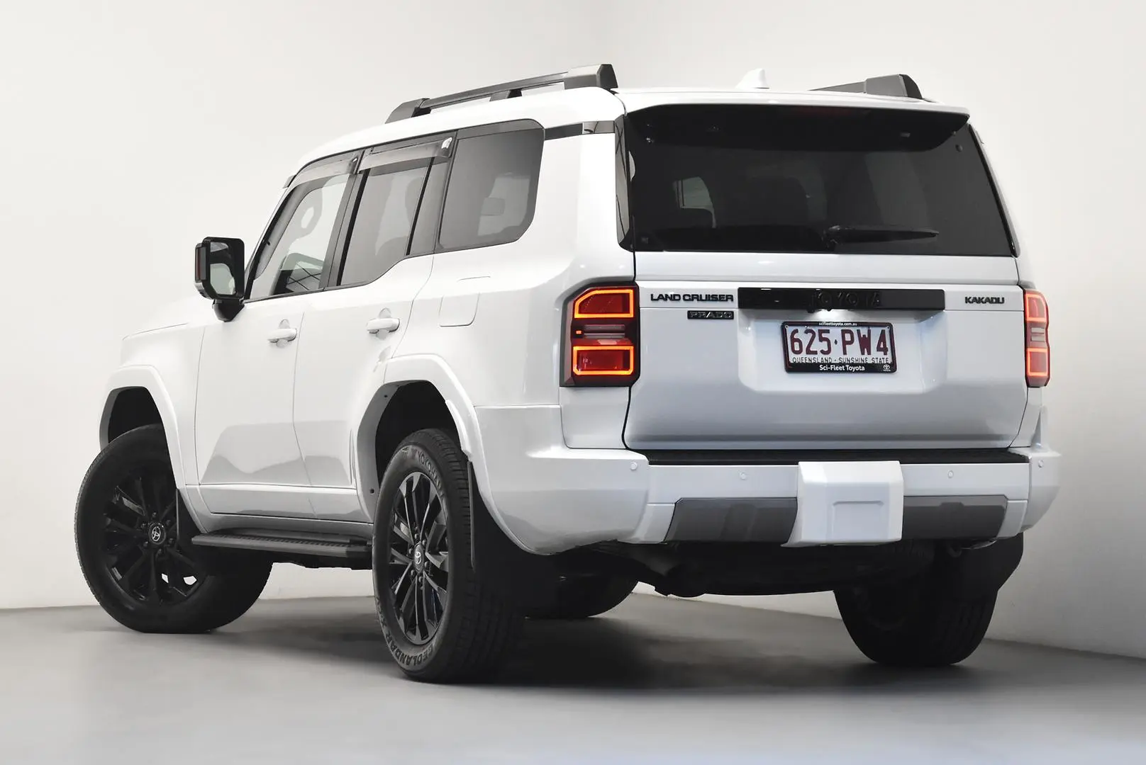 2024 Toyota Landcruiser Prado Gallery Image 5