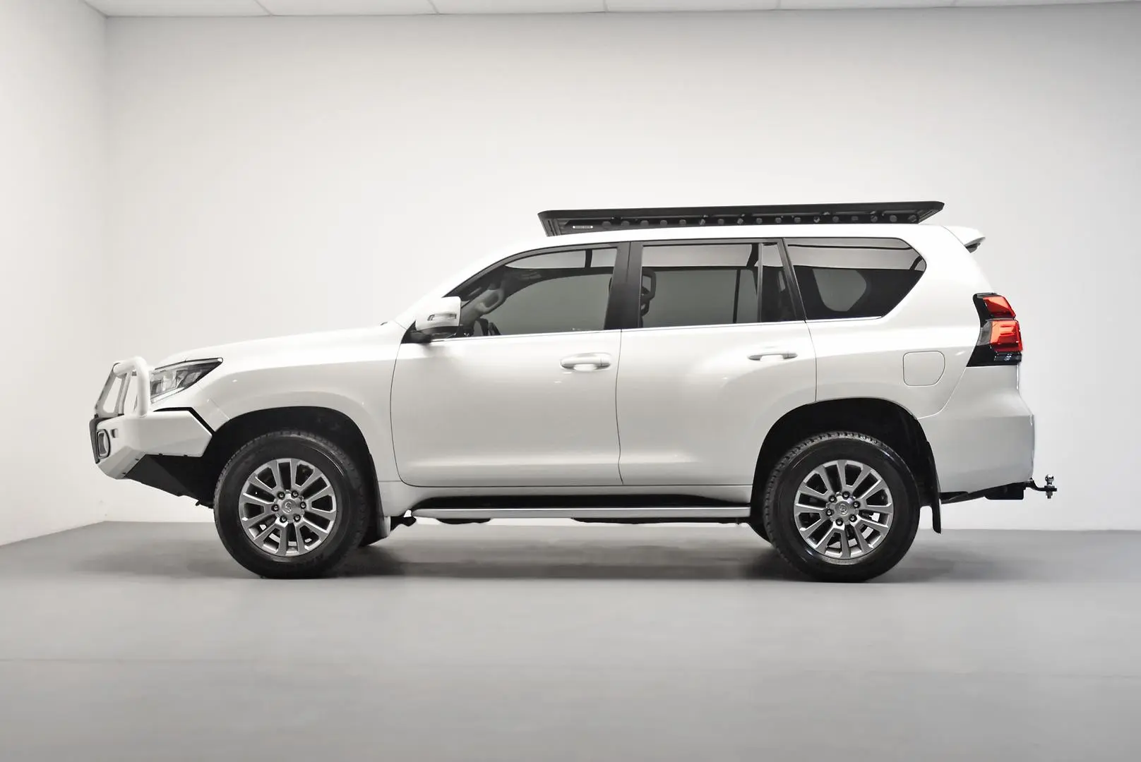 2018 Toyota Landcruiser Prado Gallery Image 4