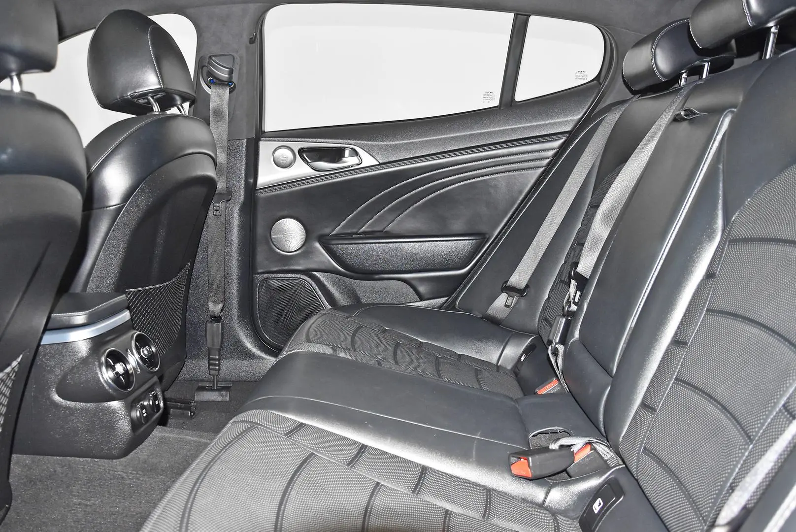 2022 Kia Stinger Gallery Image 18