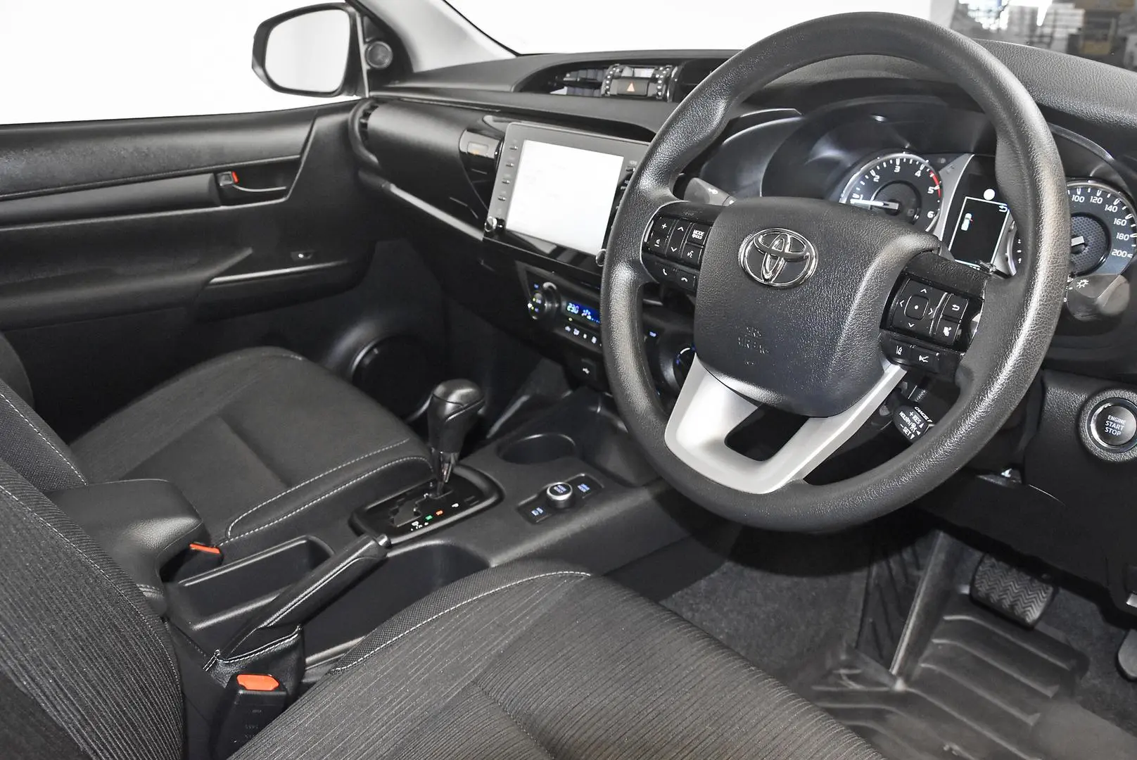 2024 Toyota Hilux Gallery Image 8