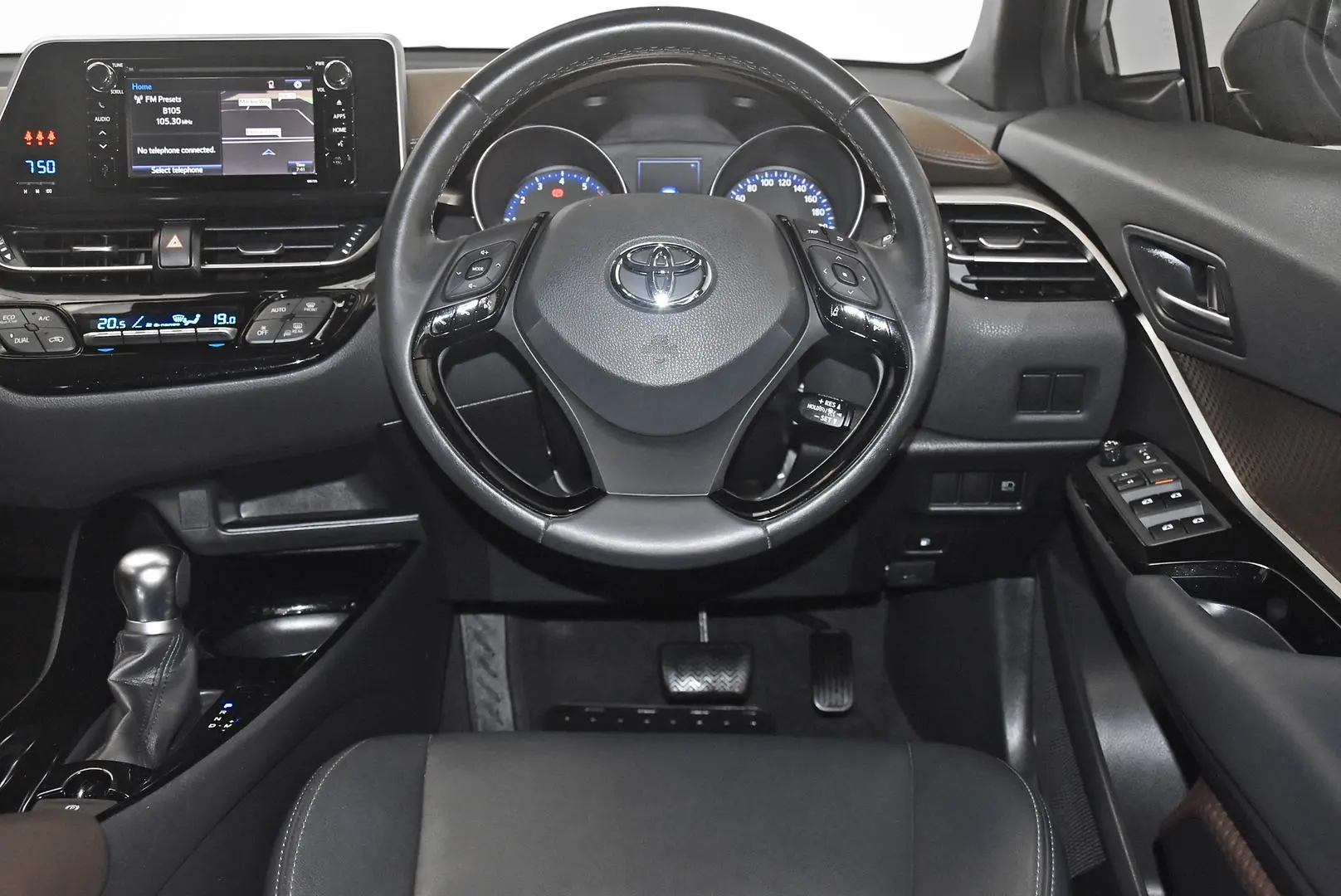 2018 Toyota C-HR Gallery Image 15