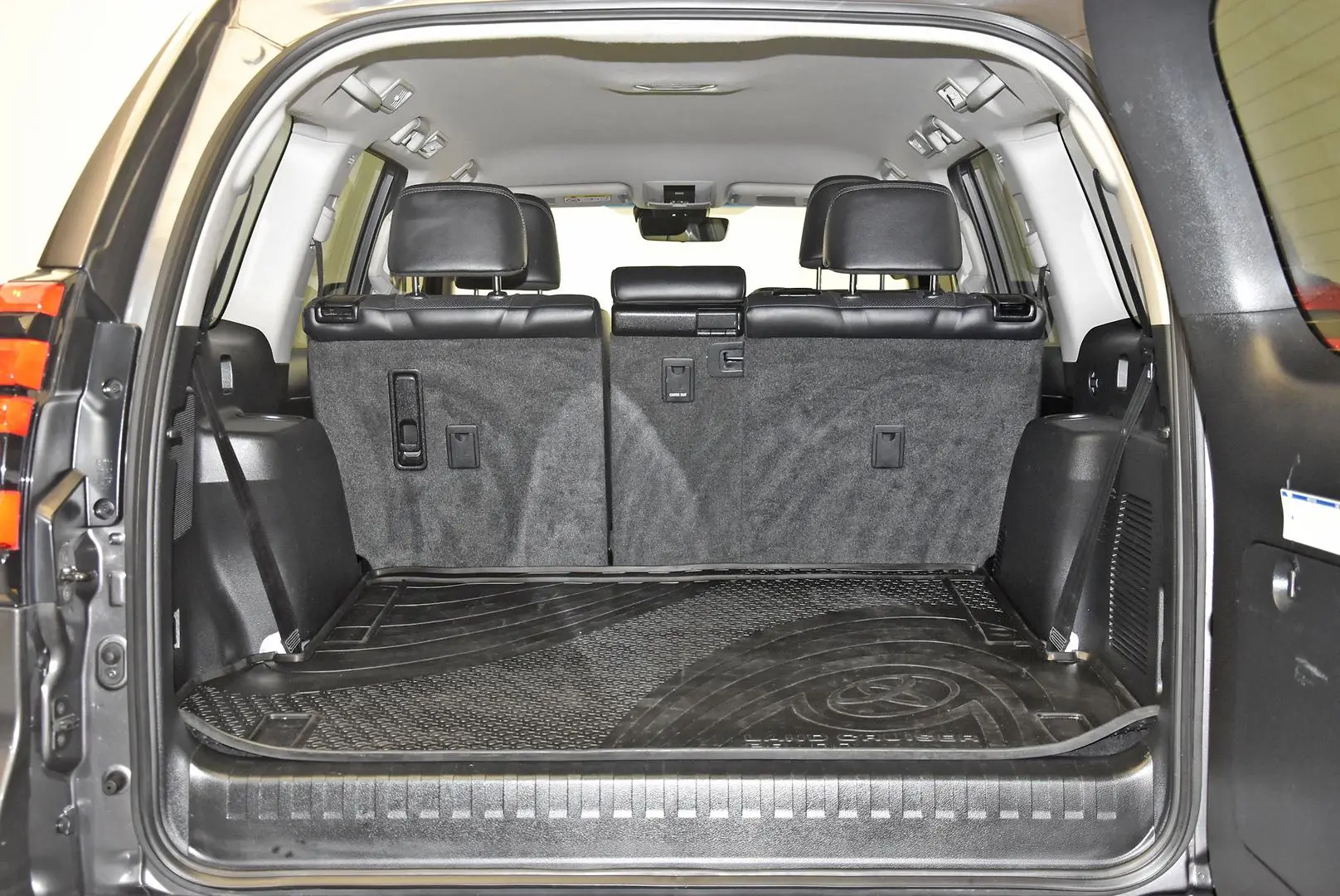 2023 Toyota Landcruiser Prado Gallery Image 19