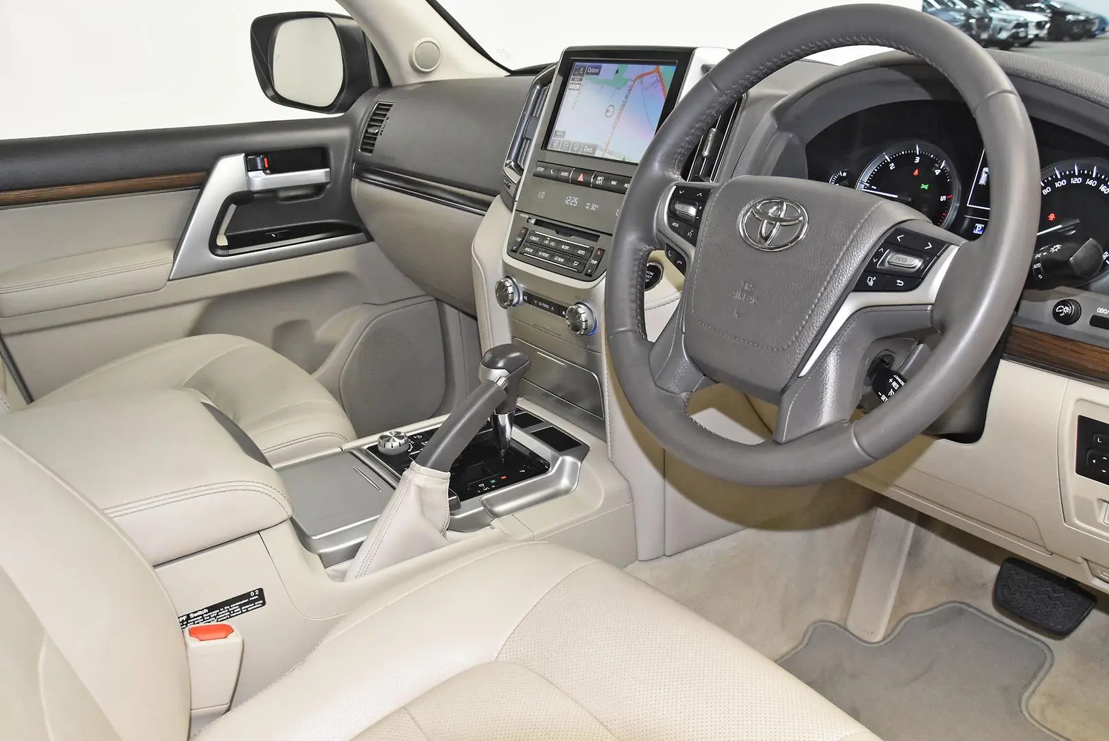2019 Toyota Landcruiser Gallery Image 7