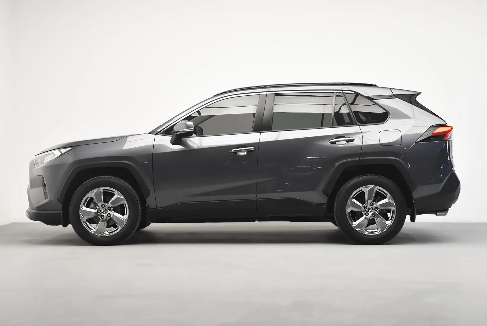 2019 Toyota RAV4 Gallery Image 4