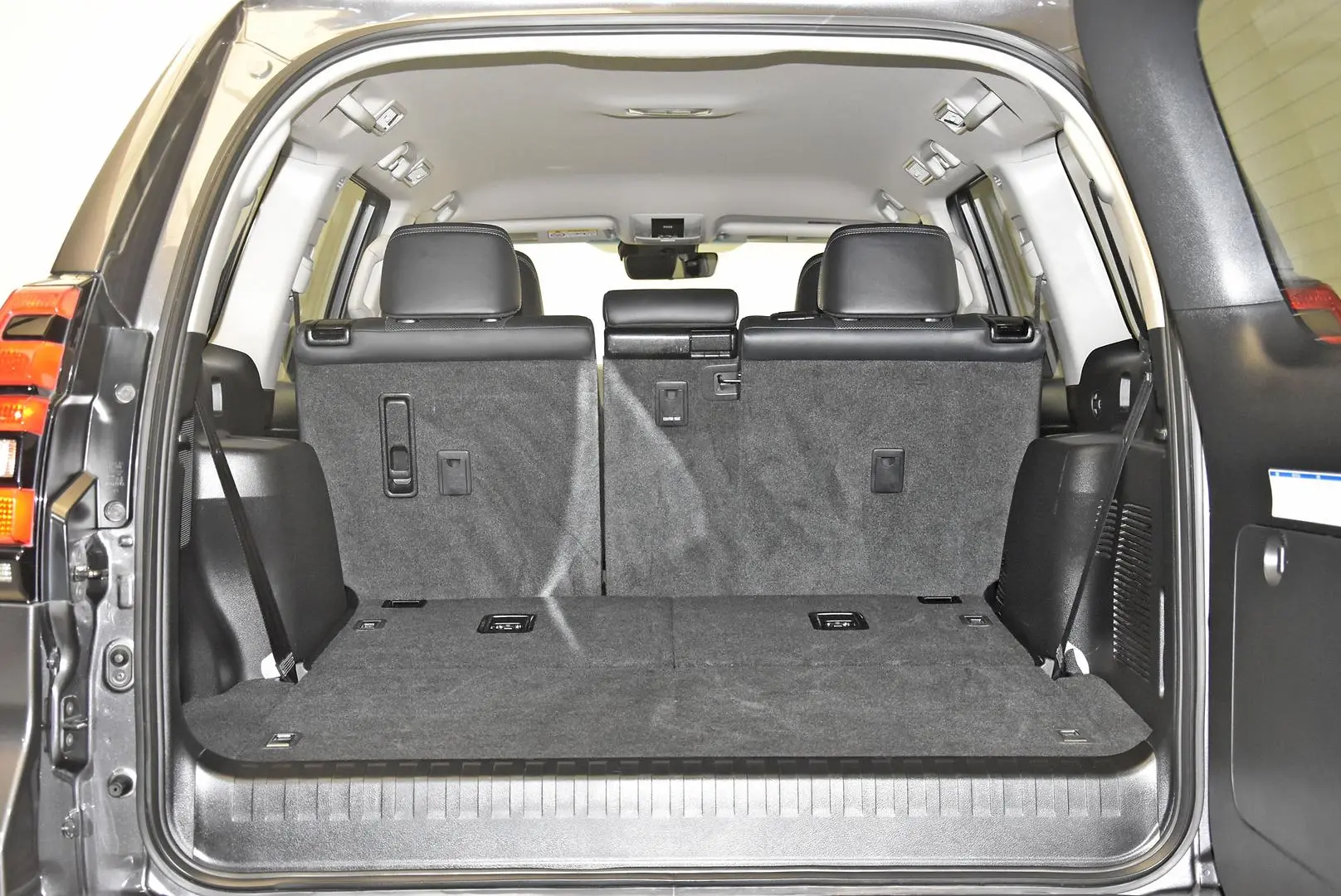 2019 Toyota Landcruiser Prado Gallery Image 19