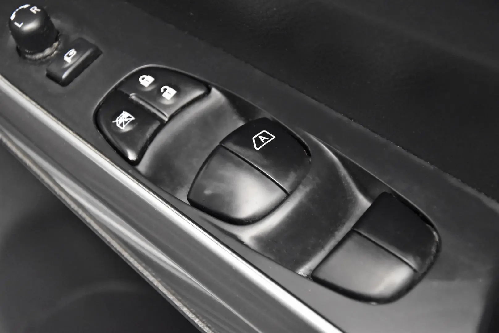 2021 Nissan Navara Gallery Image 8