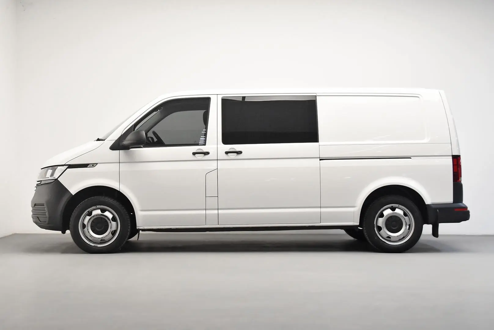 2021 Volkswagen Transporter Gallery Image 4