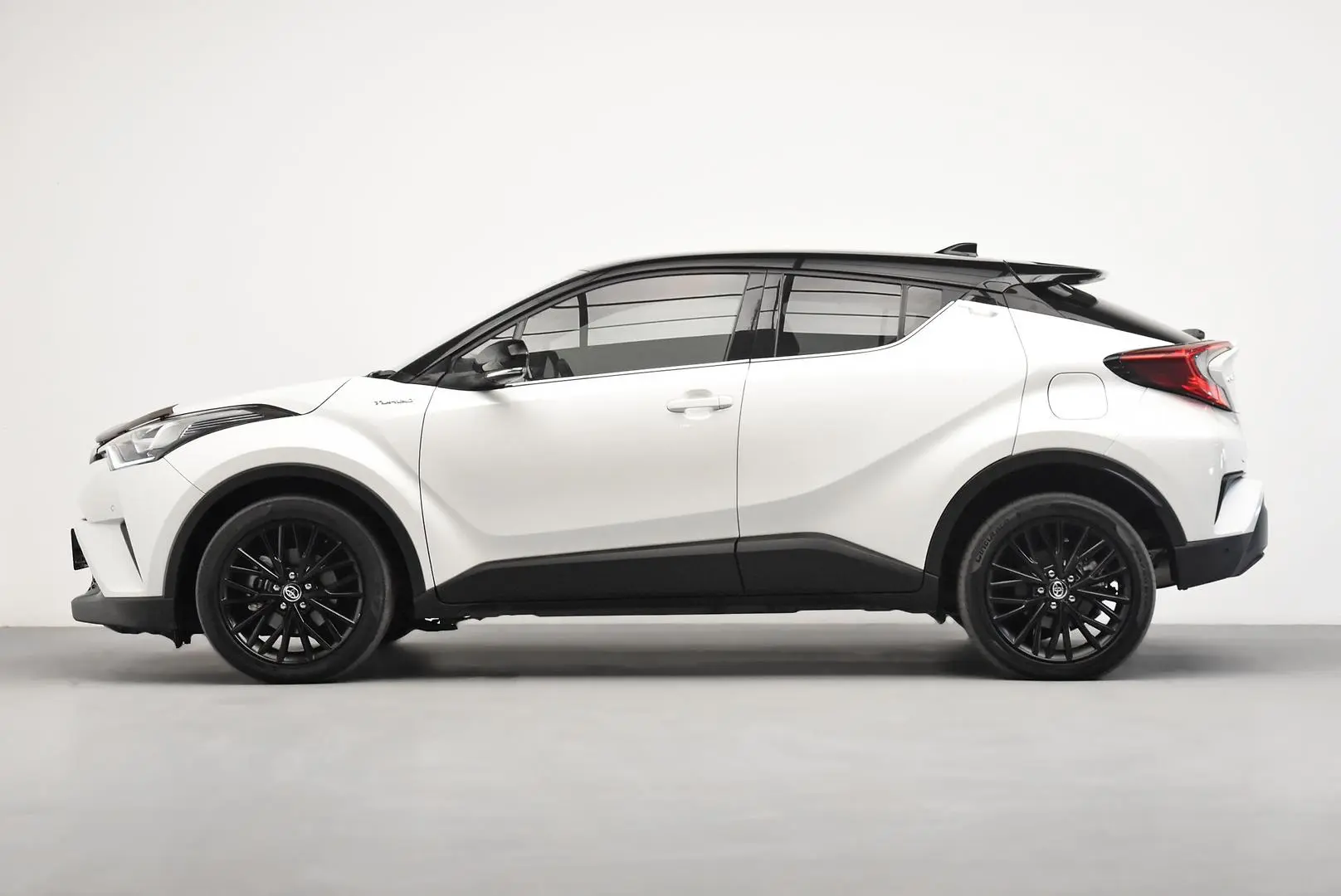 2018 Toyota C-HR Gallery Image 4