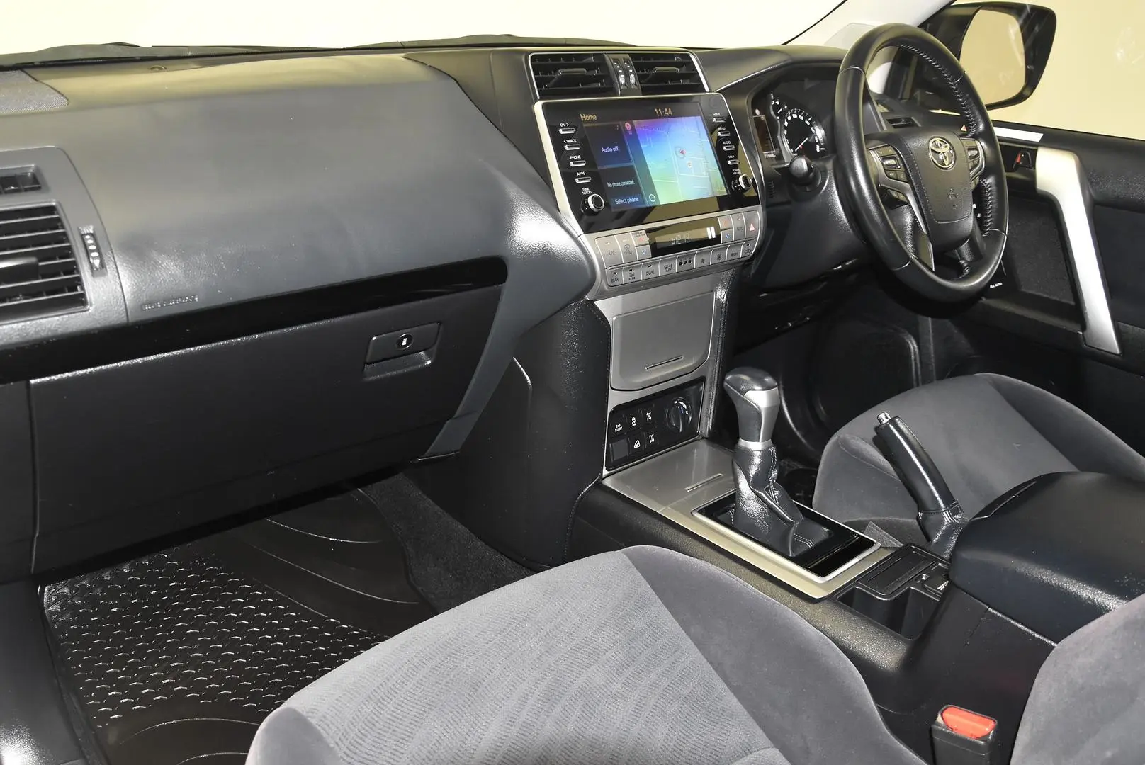 2022 Toyota Landcruiser Prado Gallery Image 15