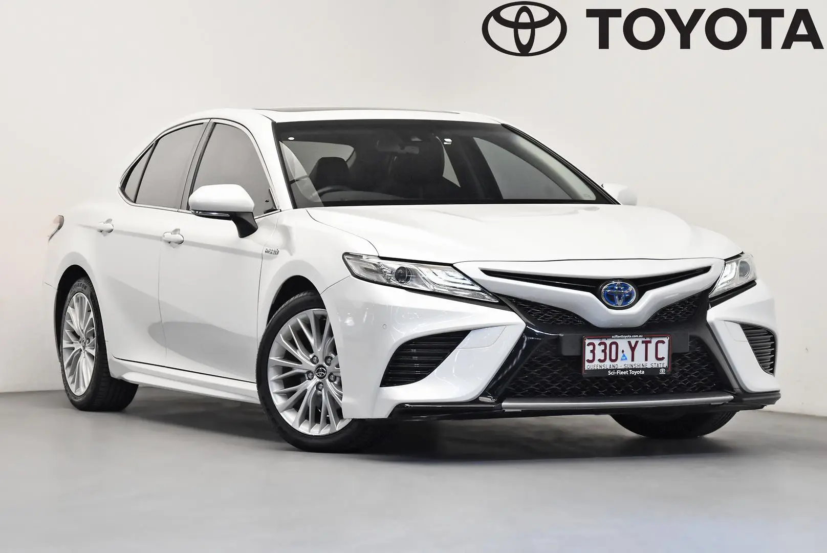 2017 Toyota Camry Gallery Image 1