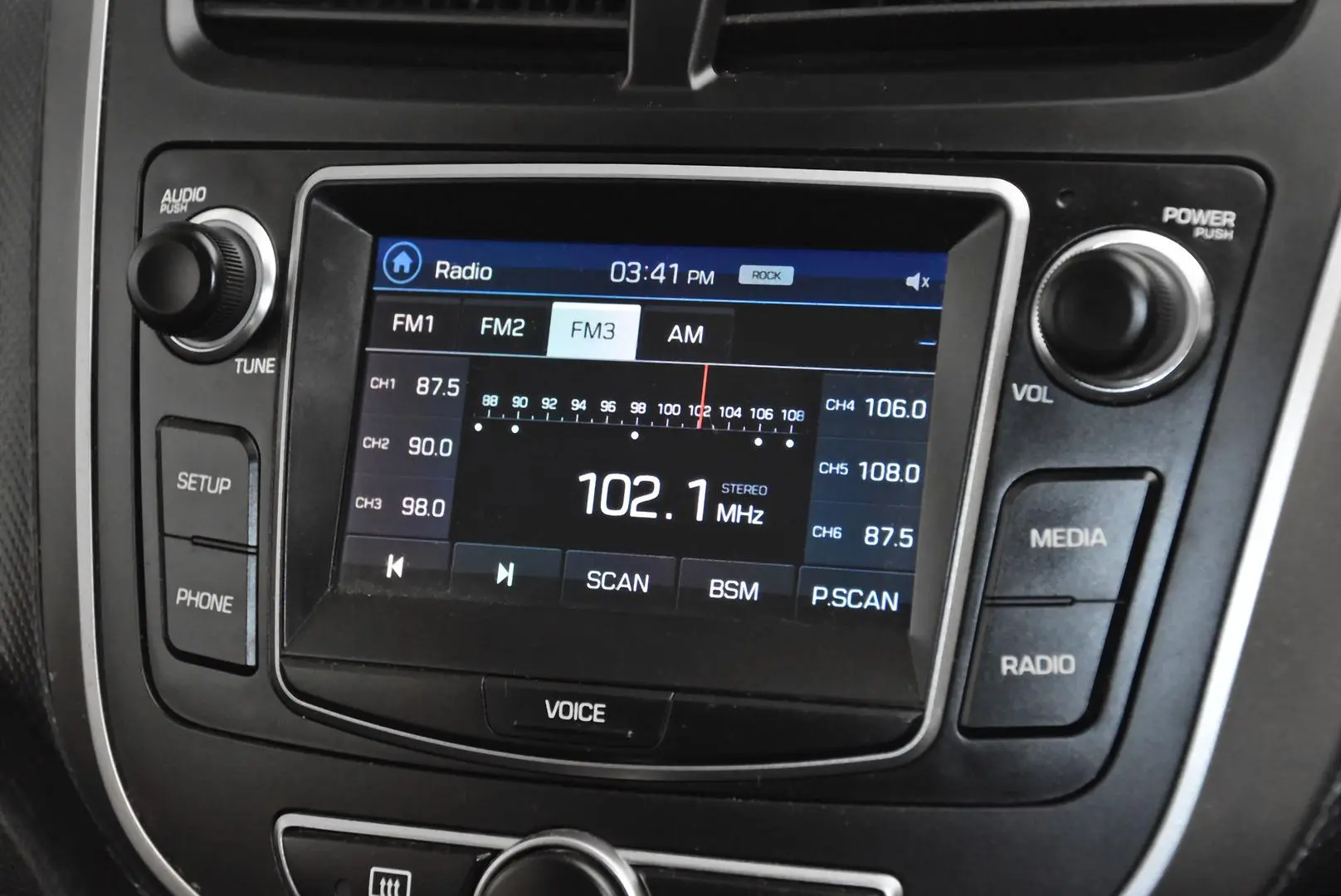 2016 Hyundai Accent Gallery Image 11